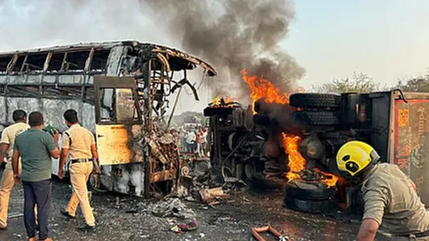 వామ్మో.. స్లీపర్‌..!