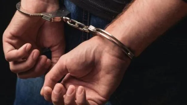 ప్రీలాంచ్‌ పేరిట రూ.100 కోట్లు వసూలు