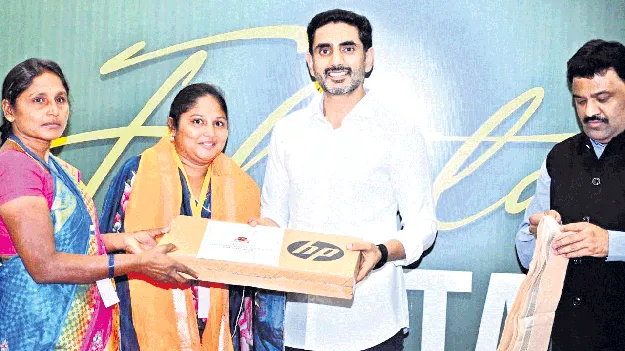 ఇబ్బందులను అధిగమించి ఇంటర్‌లో ప్రతిభ