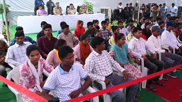 47 మంది మావోయిస్టుల లొంగుబాటు