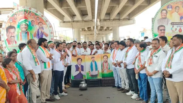 బీఆర్‌ఎస్‌ పాలనలో కార్మికుల హక్కులు కాలరాశారు