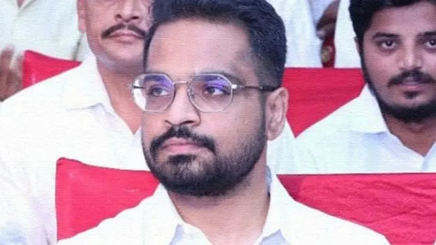 సజ్జల భార్గవ్‌రెడ్డిపై ఎల్‌వోసీ జారీ అయింది 