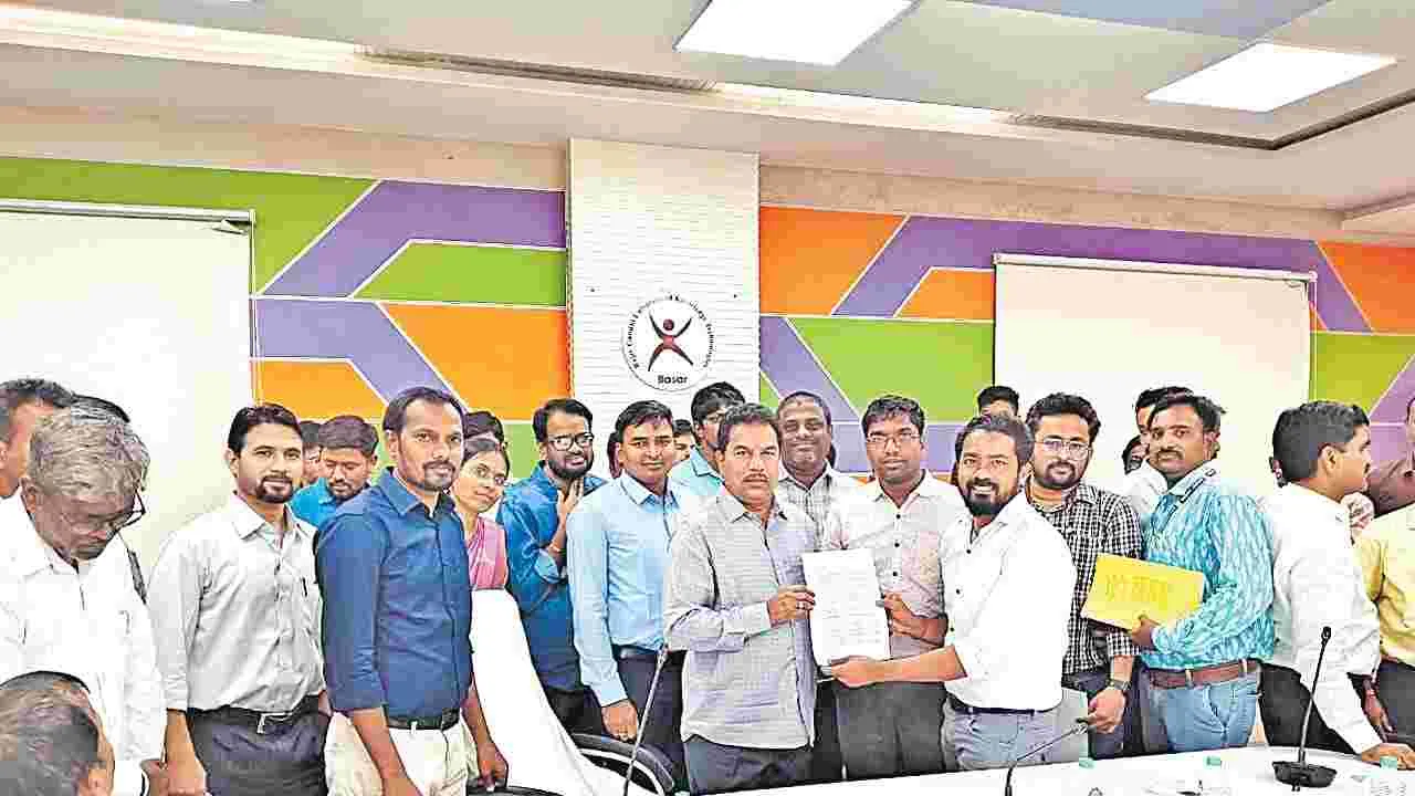 బాసర ట్రిపుల్‌ ఐటీలో జేఎన్‌టీయూ ప్రొఫెసర్ల కమిటీ విచారణ