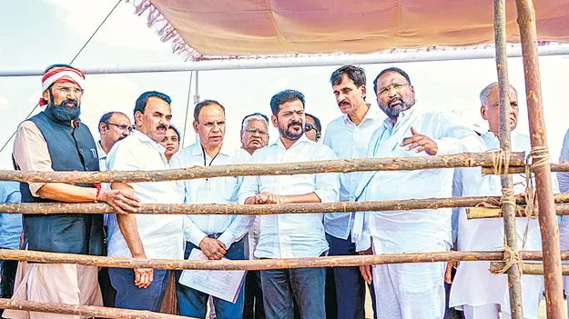 తొలి ప్రాధాన్యం భూసేకరణకే