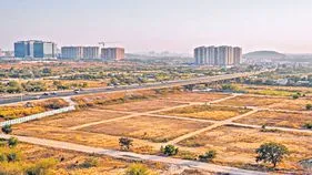 ఎకరా 51.25 కోట్లు