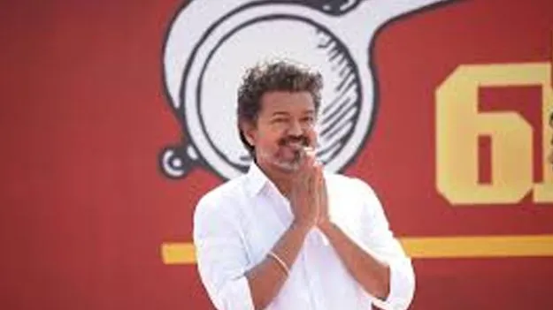 డబ్బులు కాదు..   విజిల్స్‌ పంచి గెలిచారు!