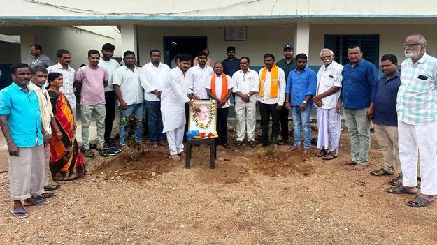 శామా ప్రసాద్‌ ముఖర్జీని ఆదర్శంగా తీసుకోవాలి