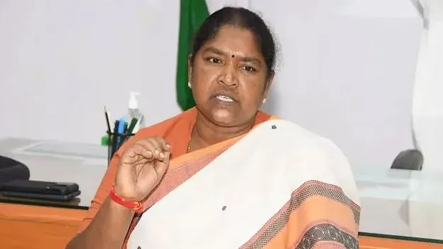 రాష్ట్రంలో విస్తృతంగా మహిళా సమాఖ్యల పెట్రోల్‌ బంకులు:సీతక్క