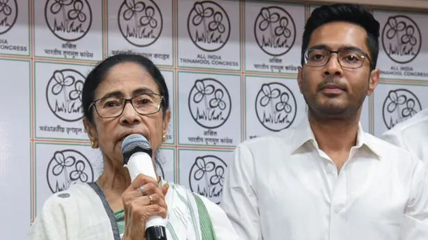 మేనల్లుడు అభిషేక్‌ అధికారాలకు దీదీ కత్తెర