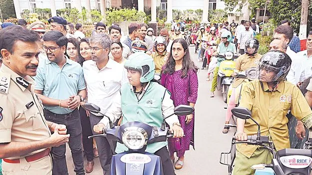 హైదరాబాద్‌లో ‘స్త్రీ రైడర్లు’