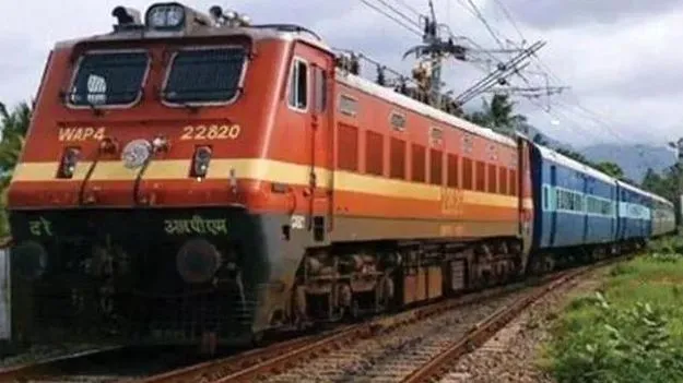 రెగ్యులర్‌ ఎక్స్‌ప్రెస్‌లుగా.. చర్లపల్లి-విశాఖపట్నం ప్రత్యేక రైళ్లు  