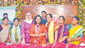 మహిళా కమిషన్‌ చైర్‌పర్సన్‌గా..గద్వాల్‌ విజయలక్ష్మి బాధ్యతల స్వీకరణ