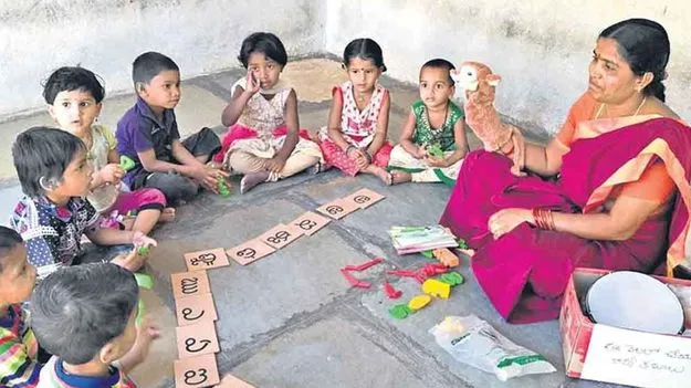 అంగన్‌వాడీ టీచర్లు, హెల్పర్లకు ఊరట