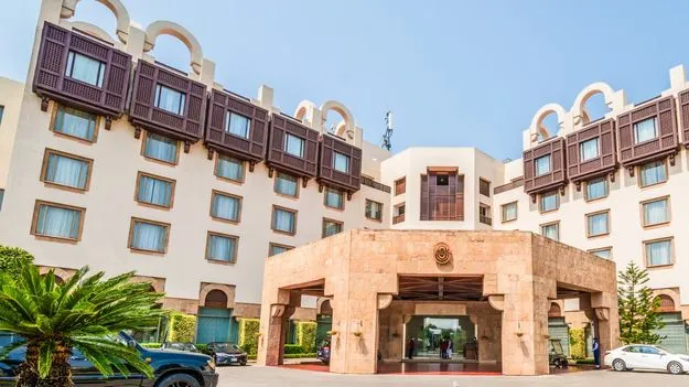 ‘దౌత్యం’తో దాయాది దివాలా