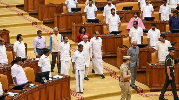 కేరళ అసెంబ్లీలో వందేమాతరం.. రగడ