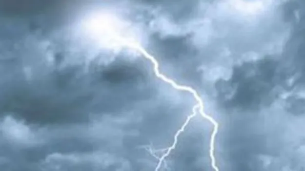 అకాల వర్షం.. పిడుగుల పంజా