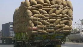 ఓవర్‌ లోడ్‌తో హైవేలు ఎక్కితే ఫీజుల మోత 