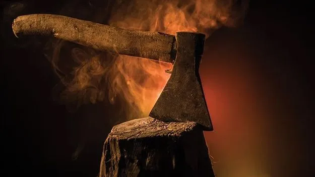 భార్య కాలు, చేయి నరికేసిన భర్త 
