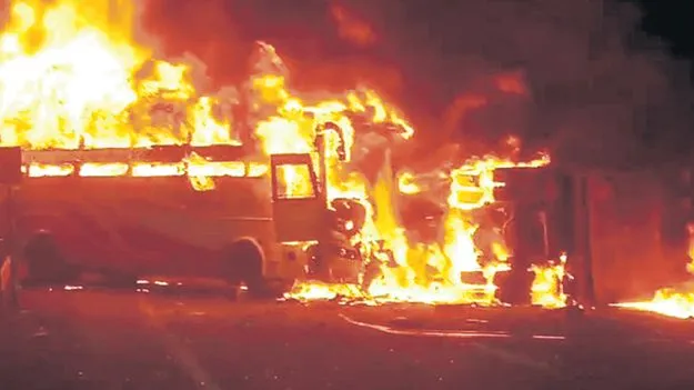 కళ్లెదుటే కాలిపోతుంటే!