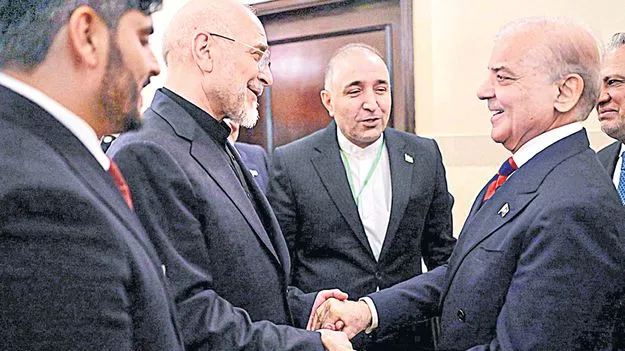 ట్రాన్స్‌పాండర్‌ ఆపేసి..పక్కనే మరో విమానాన్ని నడిపి..!