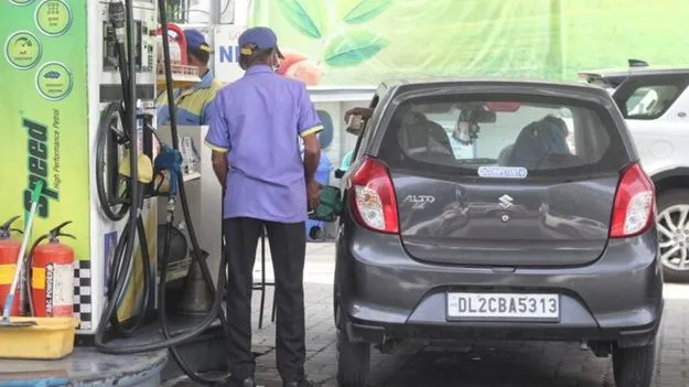 చమురు కంపెనీలకు రోజుకు 750 కోట్ల నష్టం