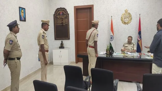 బాధితుల పట్ల మానవత్వంతో స్పందించాలి