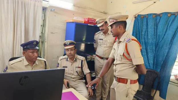 పెండింగ్‌ కేసులను త్వరగా పరిష్కరించాలి
