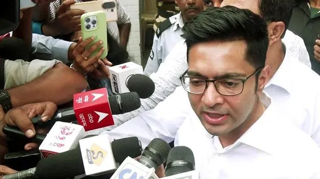 మమత మేనల్లుడు అభిషేక్‌ బెనర్జీపై దాడి 