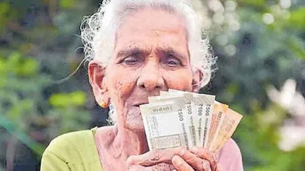త్వరలోనే 2 లక్షల కొత్త పింఛన్ల మంజూరు  