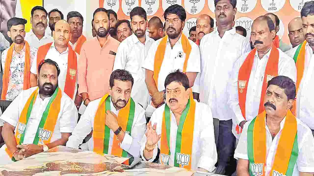 ఆర్టీసీని ప్రభుత్వంలో విలీనం చేయాలి