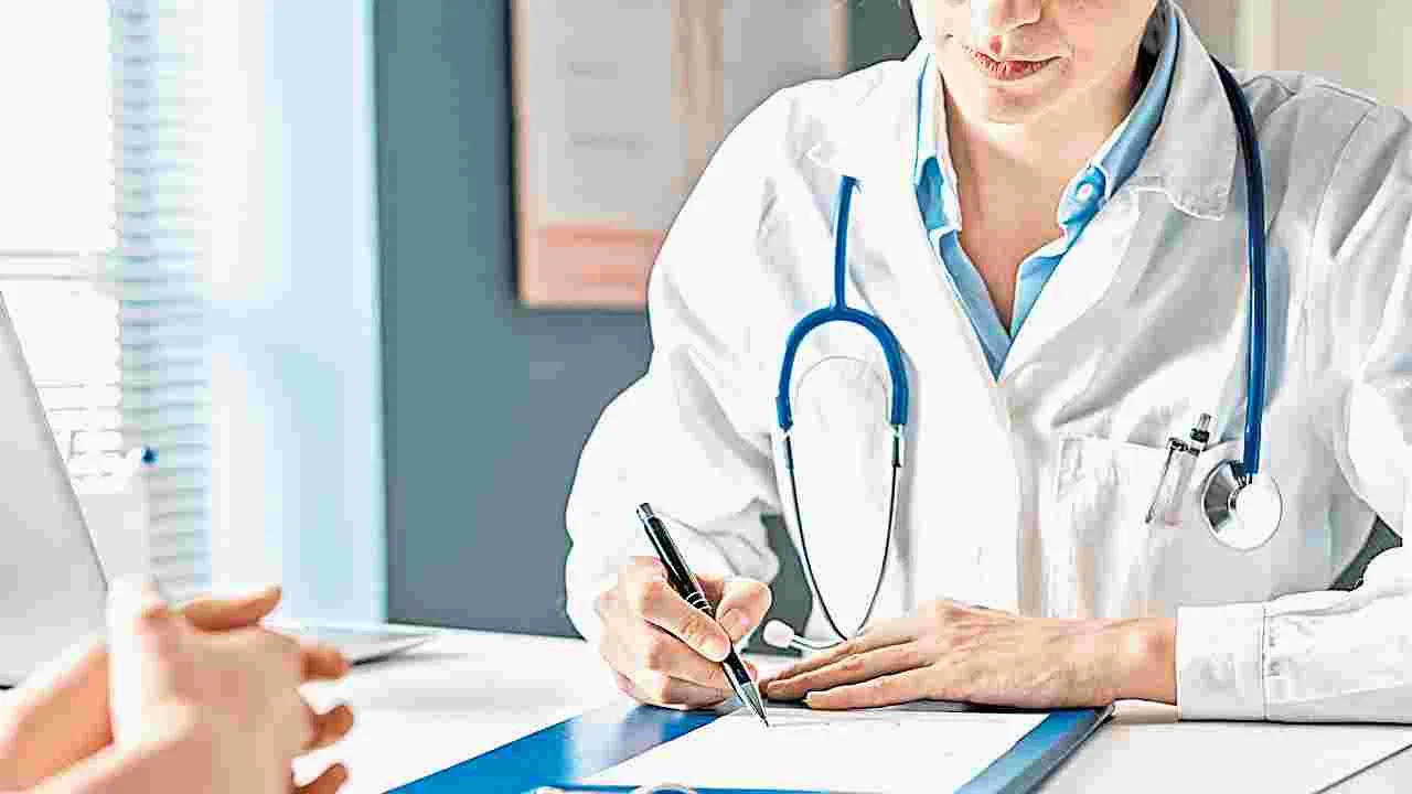 సర్కారీ దవాఖానాల్లో విదేశీ రోగులకు చికిత్స