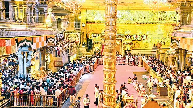 యాదగిరీశుడి సన్నిధికి పోటెత్తిన భక్తులు