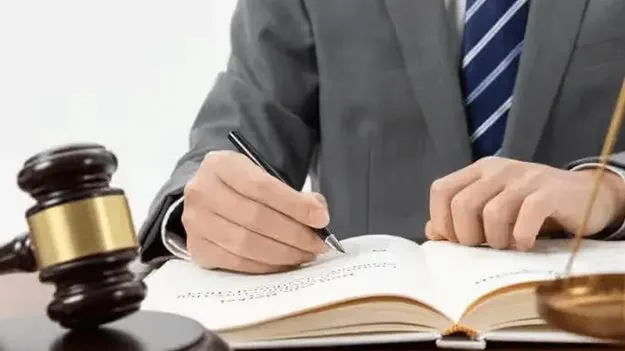 నచ్చని కేసుల్లో వాదించారని లాయర్లపై దాడులు చెల్లవు  