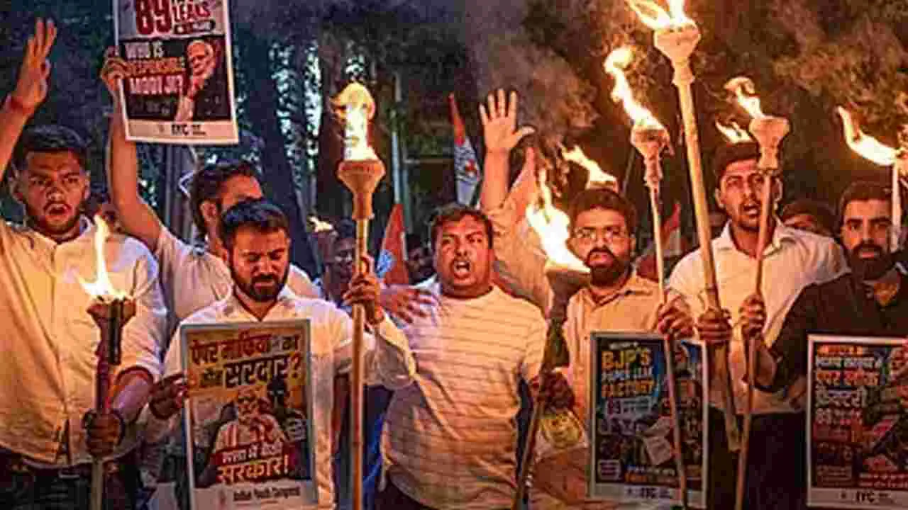 విద్యార్థుల కోసం కాంగ్రెస్‌ పోరు బాట