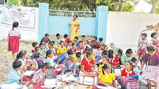 బడికి భూమి దానమిచ్చి.. దయనీయస్థితికి చేరుకొని! 