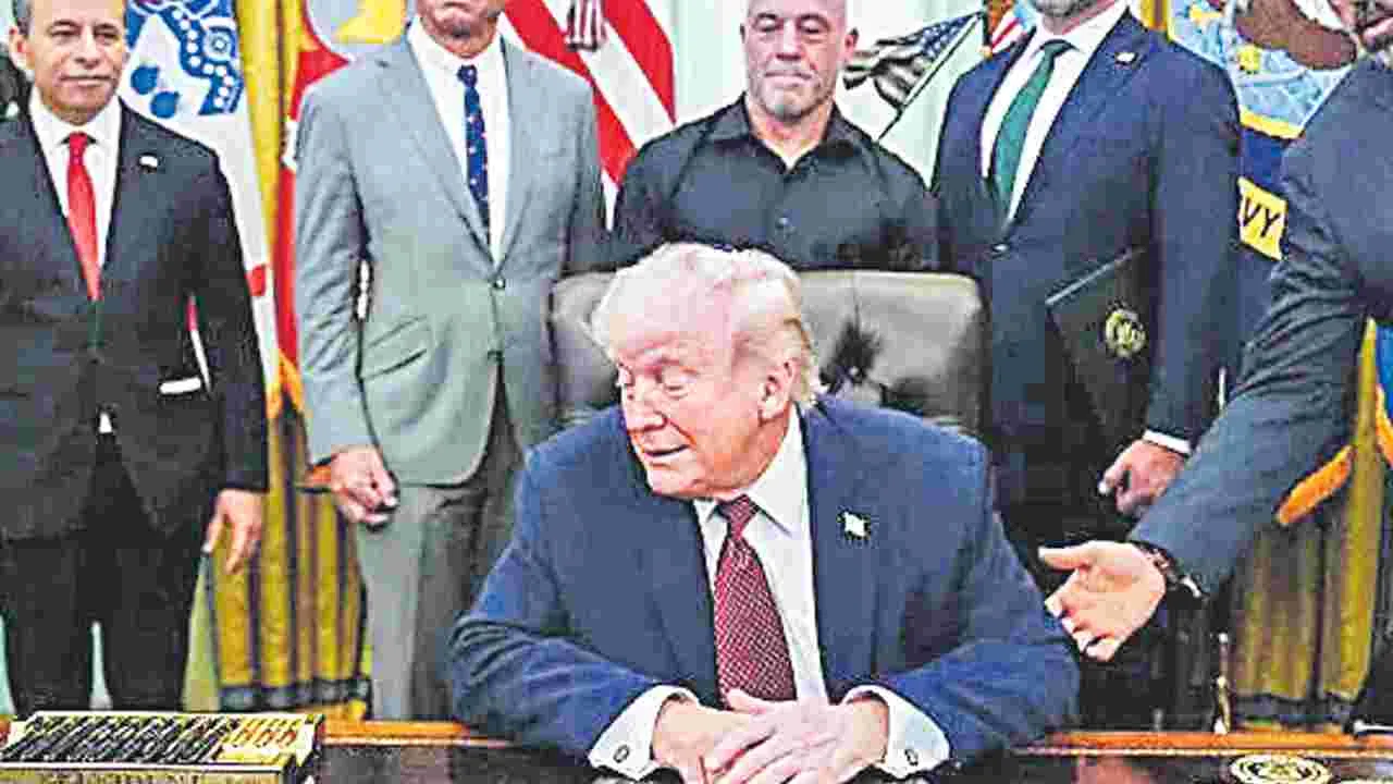 ట్రంప్‌ సుంకాలు.. తిరిగి చెల్లింపులు షురూ!