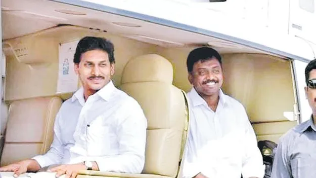 జగన్‌ పీఏనా.. మజాకా? 
