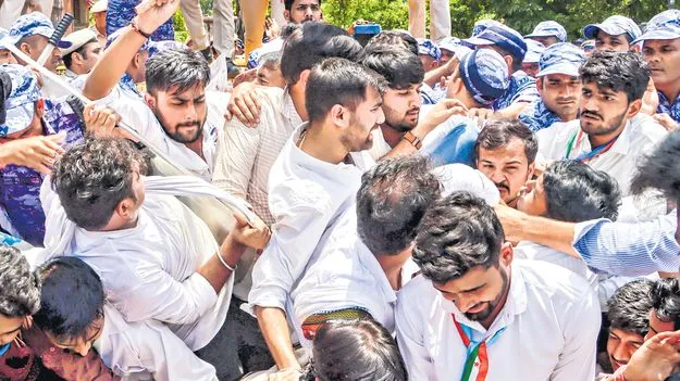 కమిటీ నుంచే ‘నీట్‌’గా లీకేజీ!