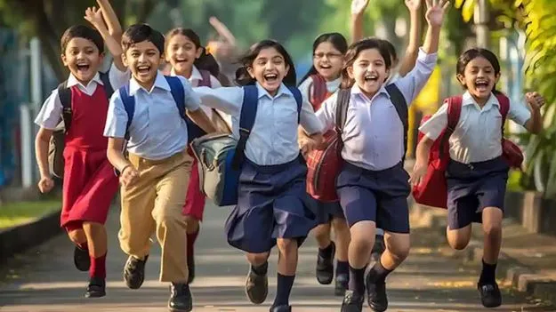 పాఠశాలలకు స్వచ్ఛరథం.. ప్రతి గురువారం స్కూల్‌ డ్రైవ్‌ డే