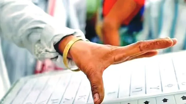 పోలింగ్‌ కేంద్రాల్లో బయోమెట్రిక్‌ 