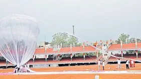 గాల్లోకి సూపర్‌ ప్రెజర్‌ బెలూన్‌