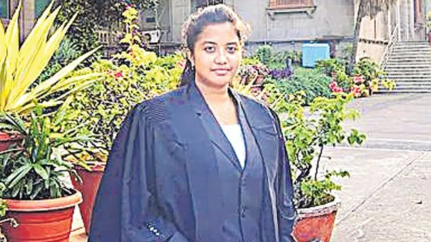 పాతికేళ్లకే సివిల్‌ జడ్జి ఉద్యోగం