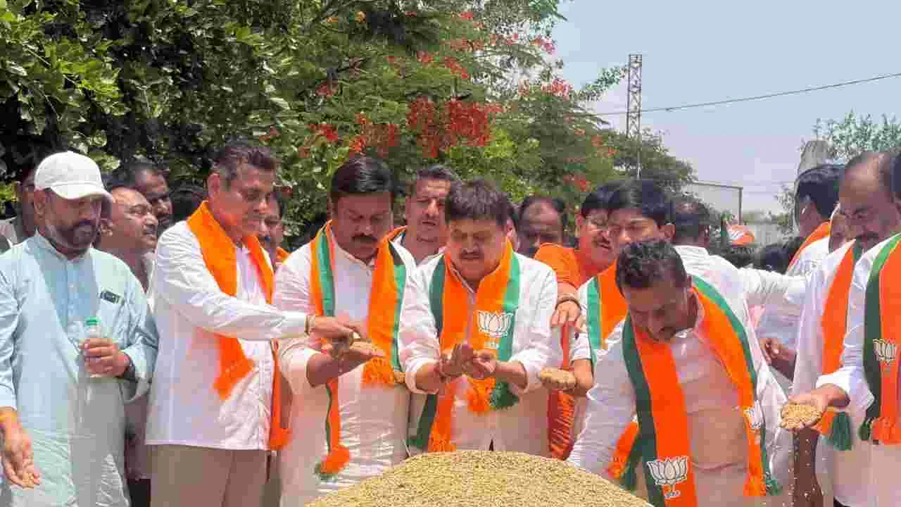 ధాన్యం కొనుగోళ్లలో సర్కార్‌ విఫలం