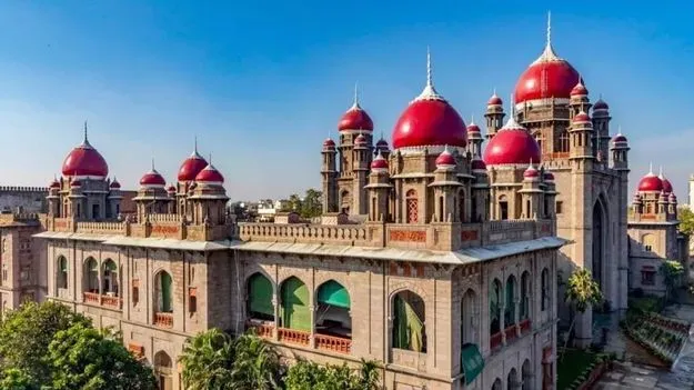 విద్యార్థుల నుంచే ఫీజు వసూలు