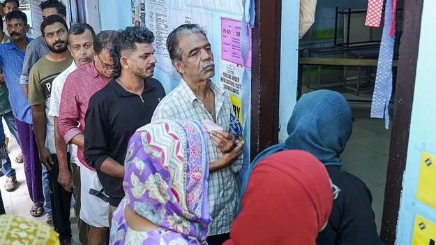 ఓట్ల లెక్కింపు రోజుకు ముందు స్ట్రాంగ్  రూమ్‌లను తెర వొద్దు