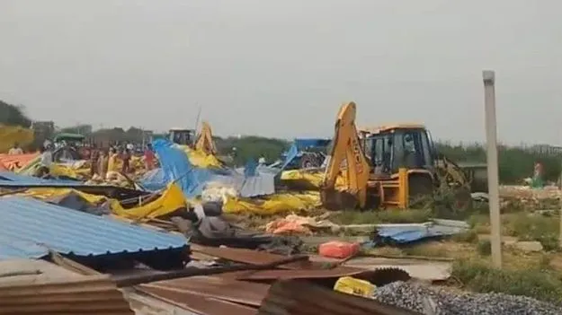 హనుమకొండలో గుడిసెల తొలగింపు ఉద్రిక్తం