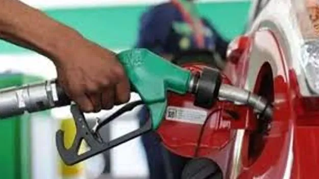 పెట్రోల్‌ బంకుల్లో మోసాలకు కేంద్రం చెక్‌!