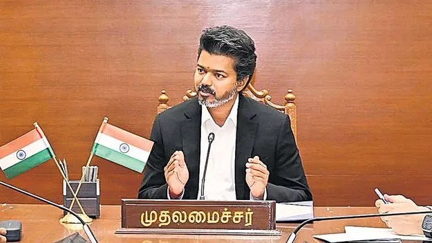 సీఎం... ఆఫీ‘సర్‌’