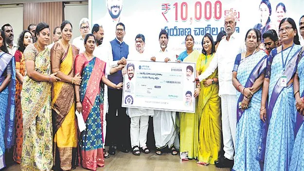 మహిళా సాధికారతకు.. ఉచిత బస్సు ఊతం 