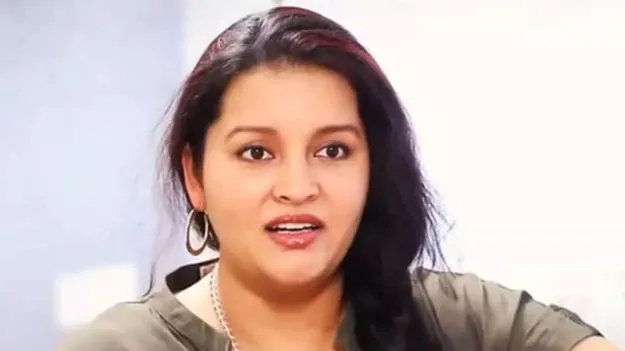 నటి రేణు దేశాయ్‌పై అసభ్యకర పోస్టులు